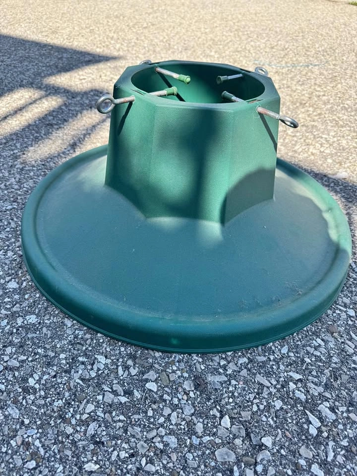 🎄 Green Christmas Tree Stand – Adjustable