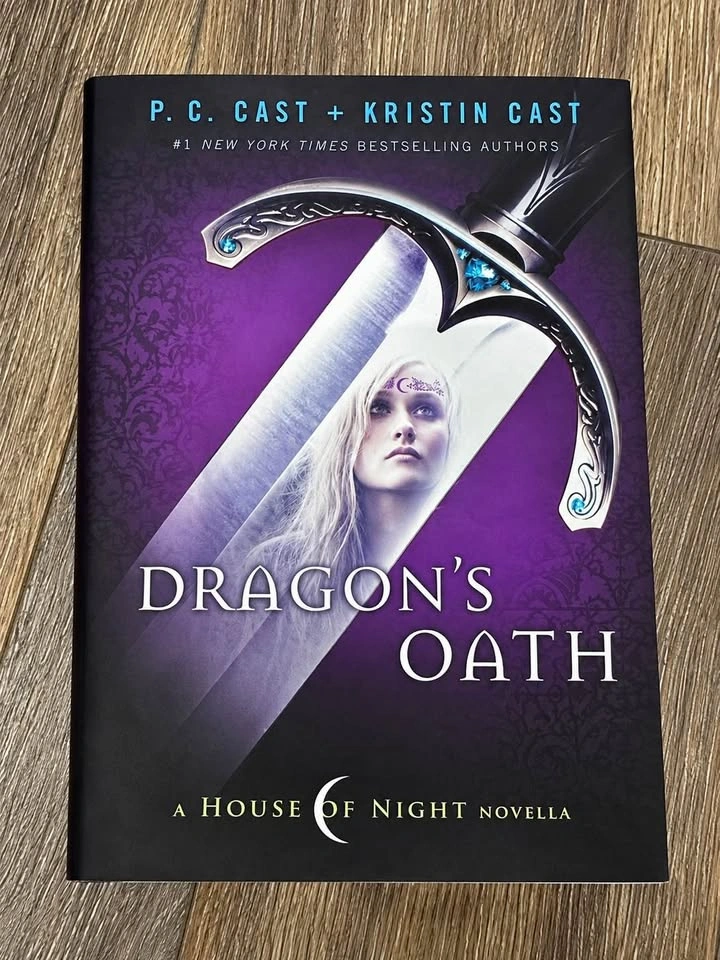 House of Night Novellas & Fledgling Handbook – P.C. Cast - photo 2