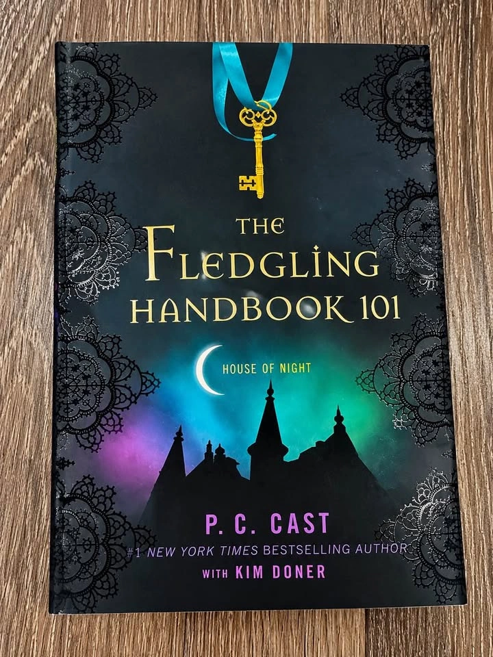 House of Night Novellas & Fledgling Handbook – P.C. Cast - photo 3