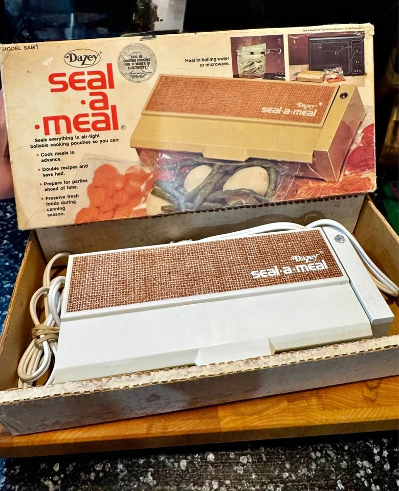 1976 Vintage Dazey Seal a Meal in original box