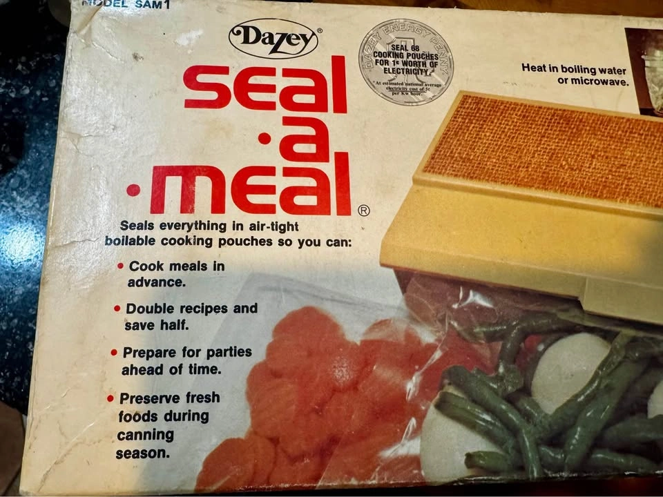 1976 Vintage Dazey Seal a Meal in original box - photo 3