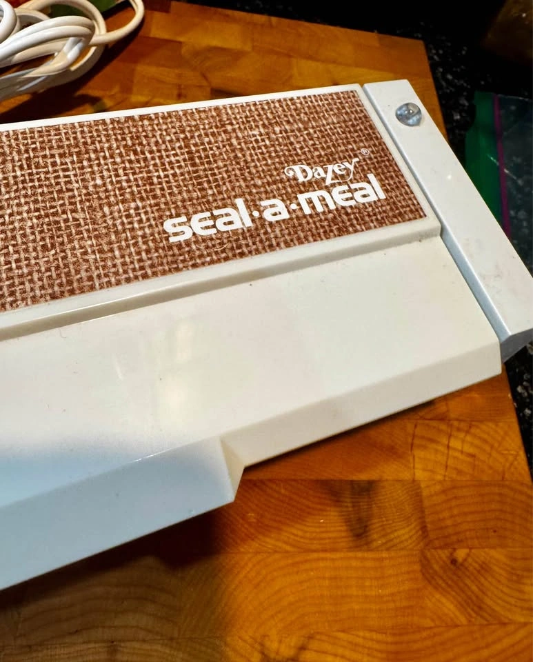 1976 Vintage Dazey Seal a Meal in original box - photo 5