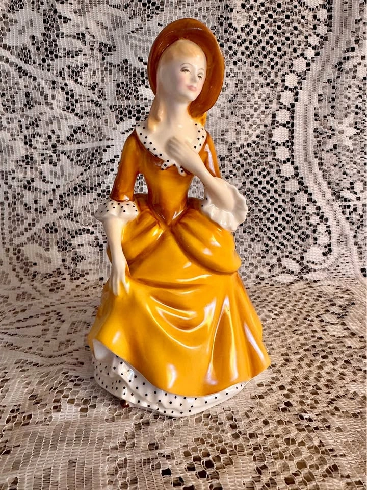 Royal Doulton Sandra (HN2275) Pretty Ladies Collection Figurine