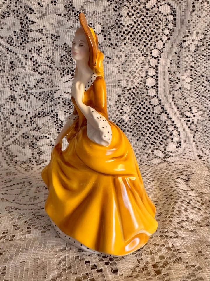 Royal Doulton Sandra (HN2275) Pretty Ladies Collection Figurine - photo 4