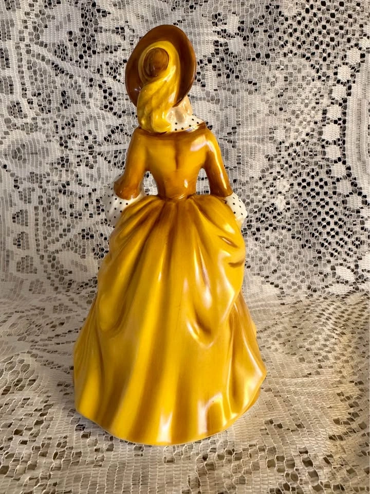 Royal Doulton Sandra (HN2275) Pretty Ladies Collection Figurine - photo 5