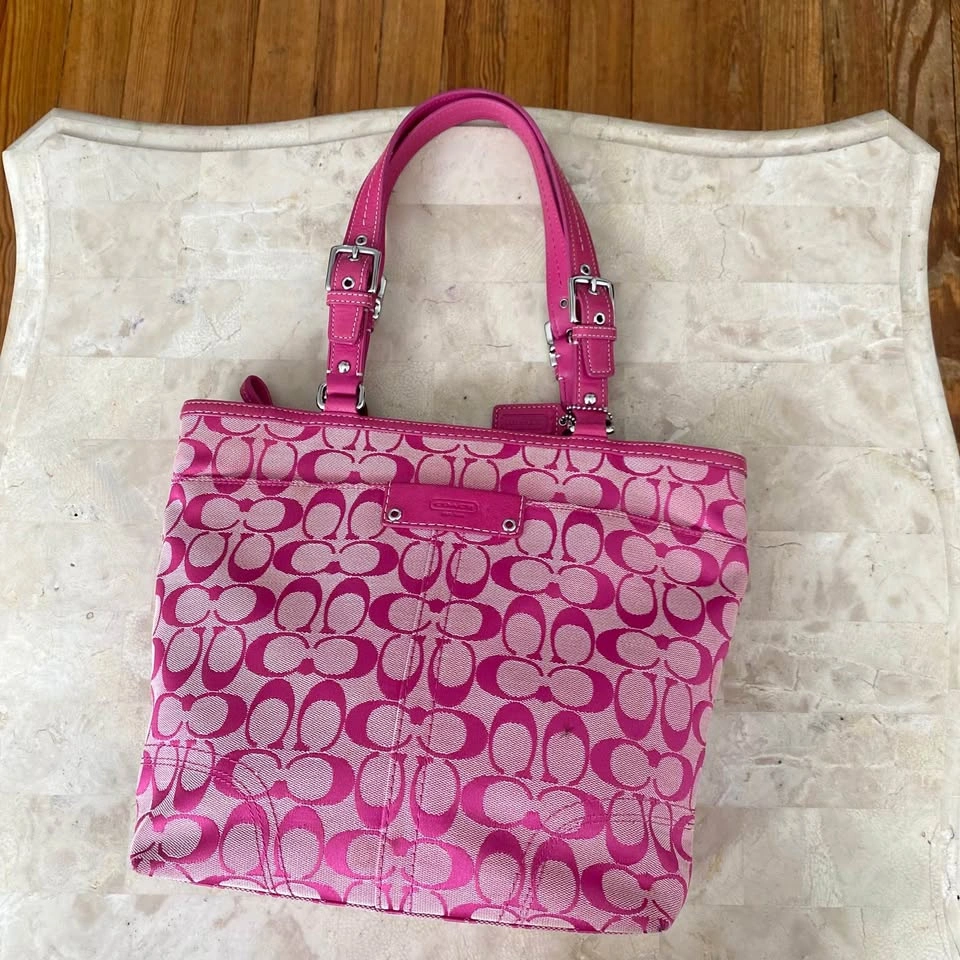 Coach Hamptons Signature Pink Tote Shoulder Handbag 🏈