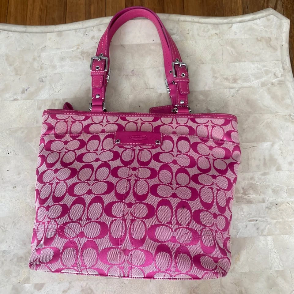 Coach Hamptons Signature Pink Tote Shoulder Handbag 🏈 - photo 2