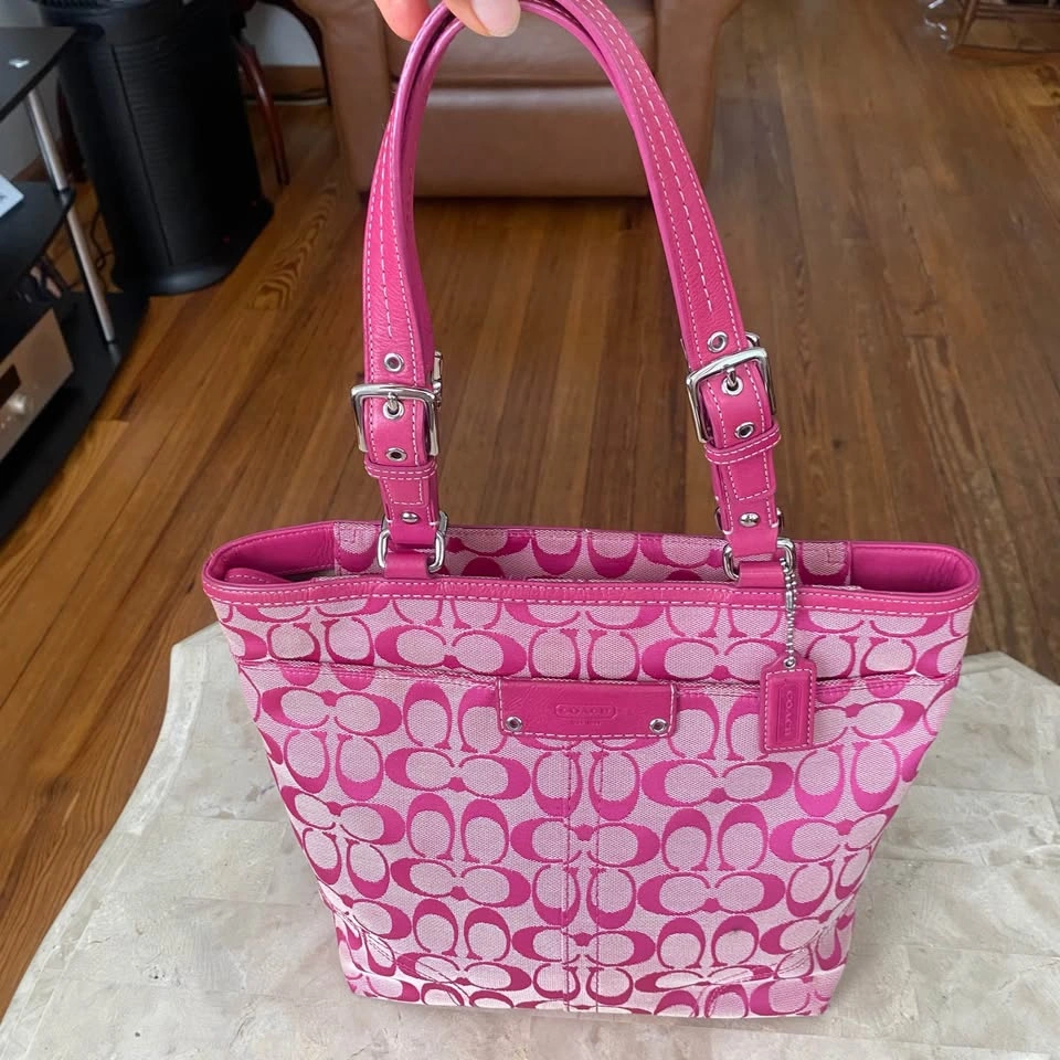 Coach Hamptons Signature Pink Tote Shoulder Handbag 🏈 - photo 3