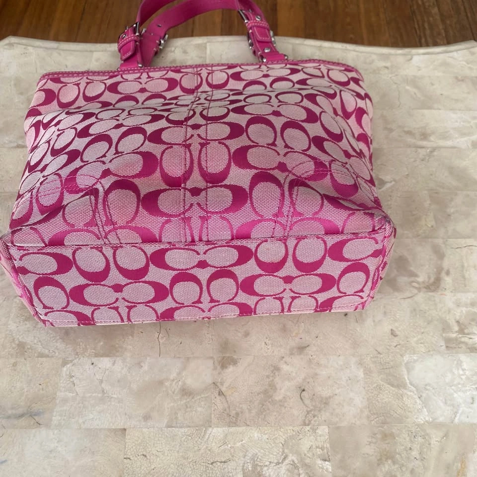 Coach Hamptons Signature Pink Tote Shoulder Handbag 🏈 - photo 4