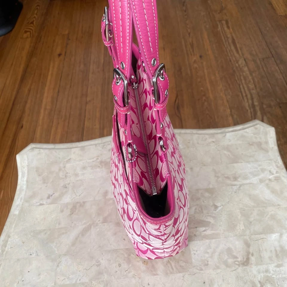 Coach Hamptons Signature Pink Tote Shoulder Handbag 🏈 - photo 5