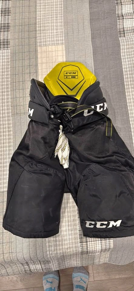 CCM Jr medium hockey pants