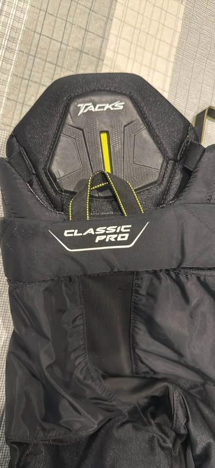CCM Jr medium hockey pants - photo 3
