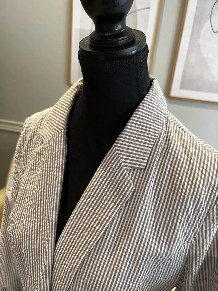 Seersucker ladies blazer image indicator(2)