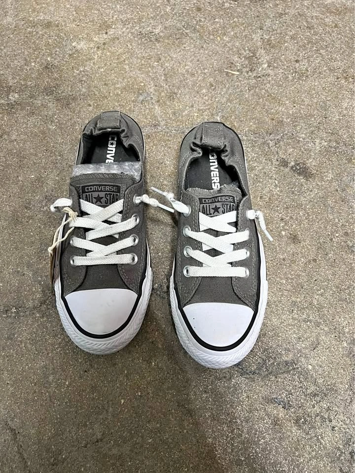 🏈 Gray Converse shoes