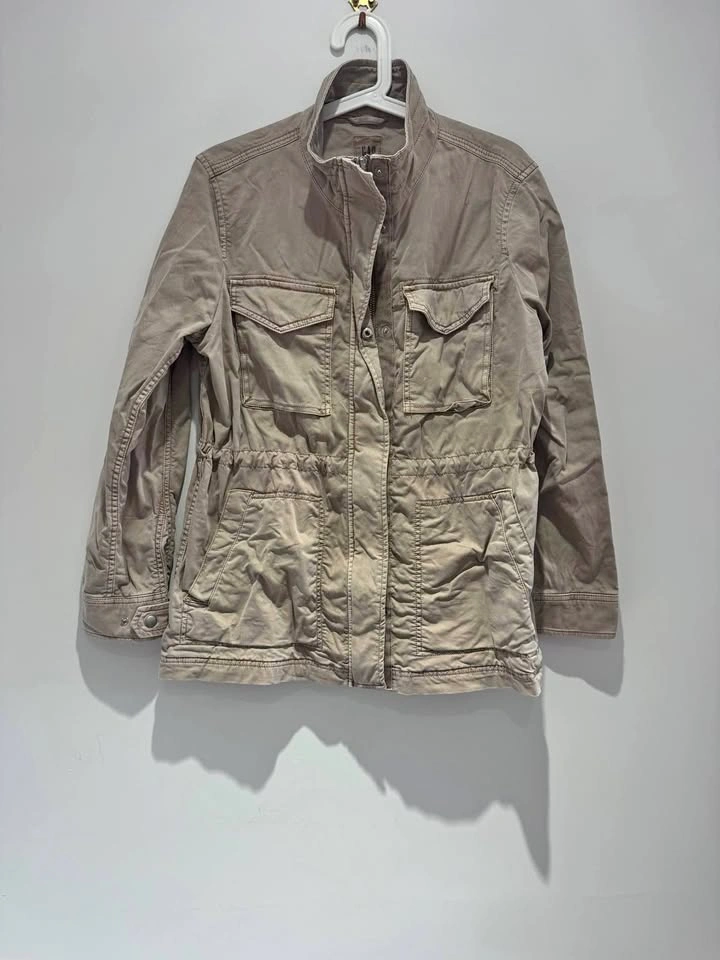 GAP Women’s Cotton Utility Jacket – Size Medium – Beige/Khaki