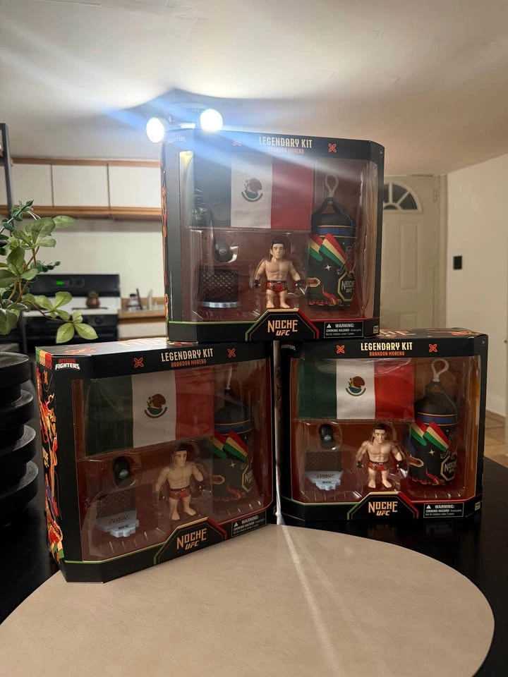 Limited Edition Noche UFC Brandon Moreno Legendary Kit - photo 3