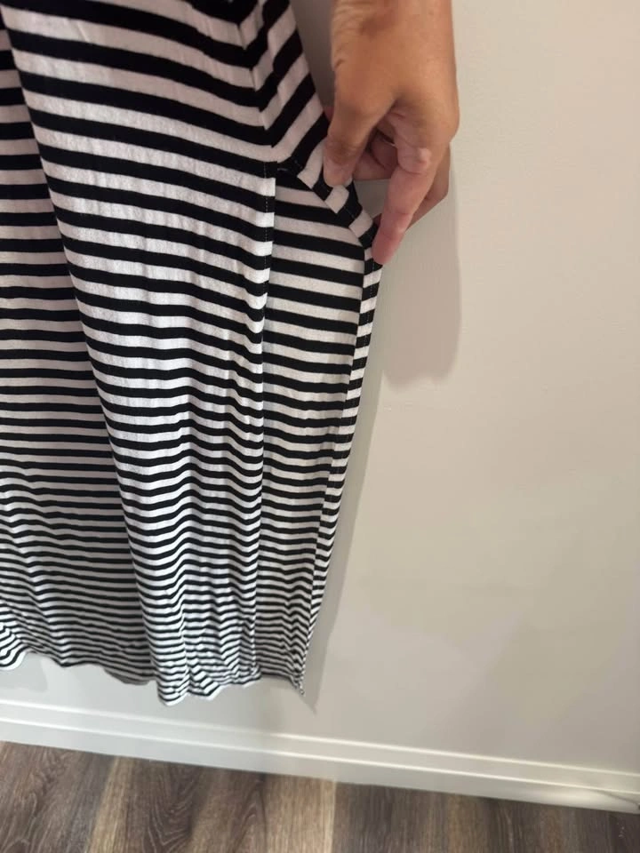 O’Neill Black & White Striped Maxi Dress – Size Large - photo 4