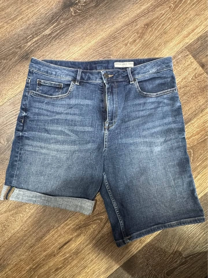 Marks & Spencer Denim Bermuda Shorts – Size 10 - photo 3
