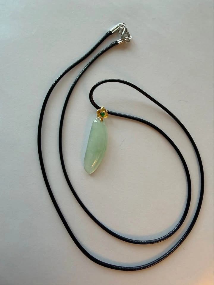 Grade A Jadeite Pendant in 18K Gold with Diamond - photo 2