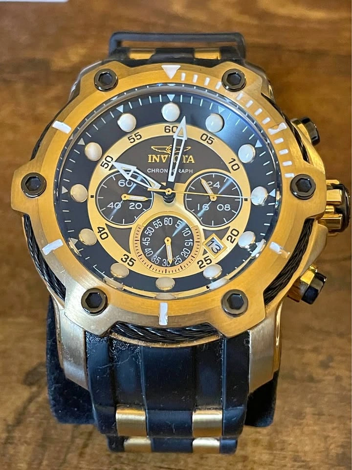 Invicta Chronograph – Gold & Black