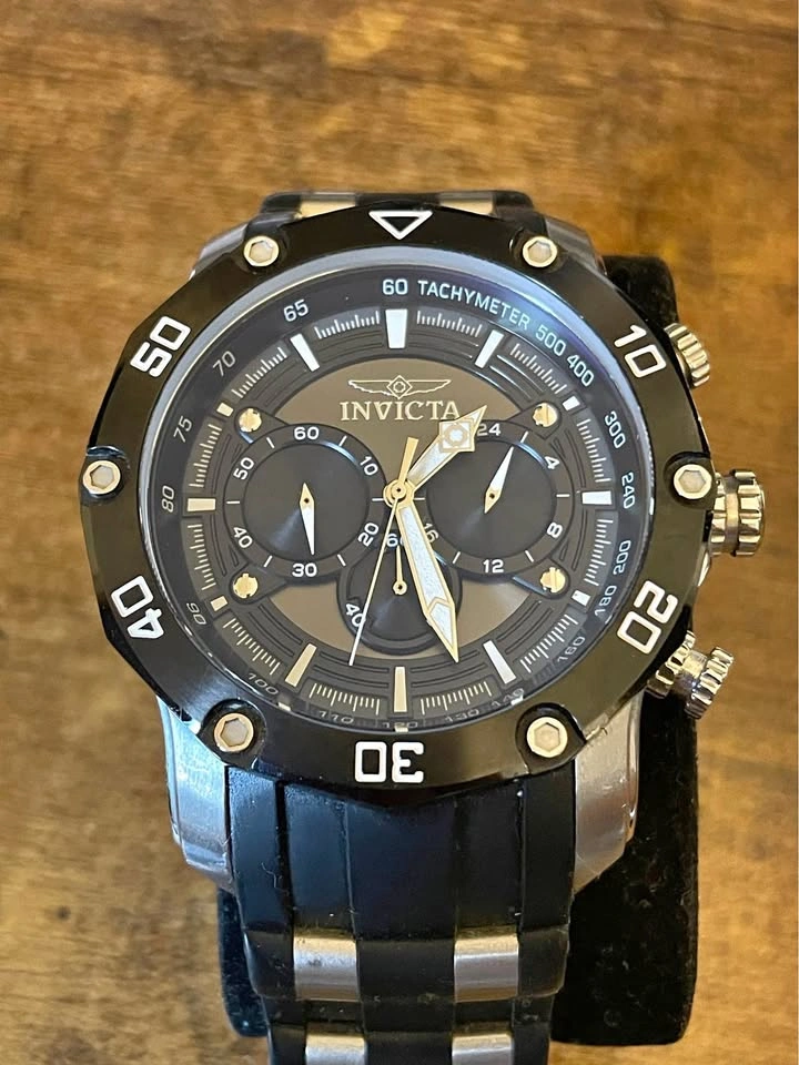 Invicta Chronograph – Black & Gold