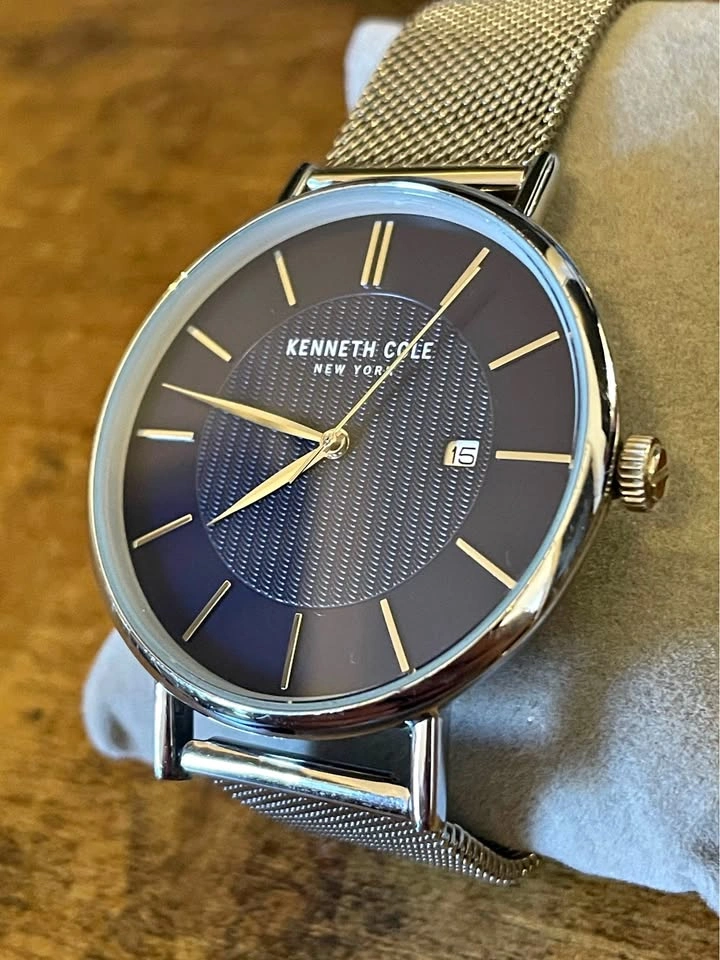 Kenneth Cole New York – Dark Dial / Mesh Band