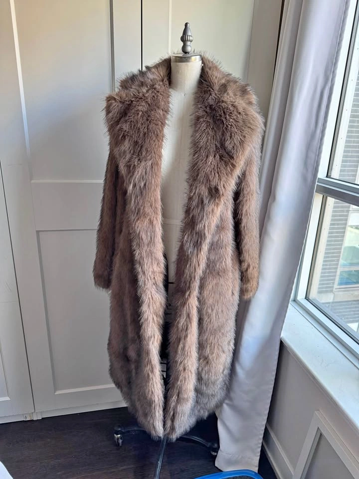 Brand New Ladies Faux Fur Winter Coat Size Large