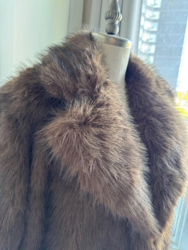 Brand New Ladies Faux Fur Winter Coat Size Large - photo 2