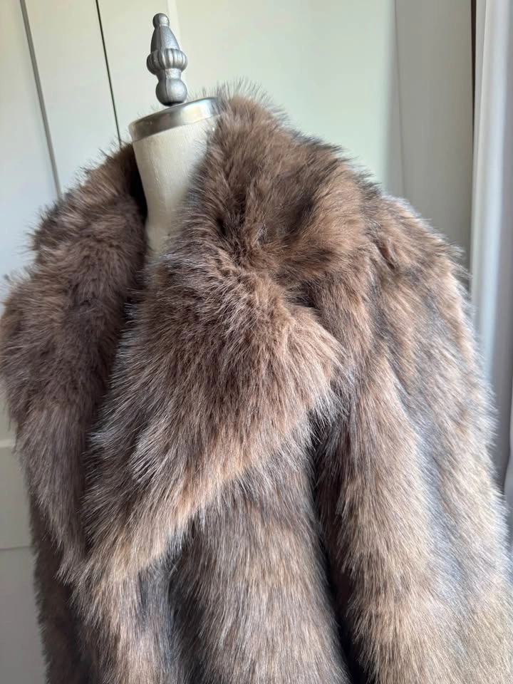 Brand New Ladies Faux Fur Winter Coat Size Large - photo 3