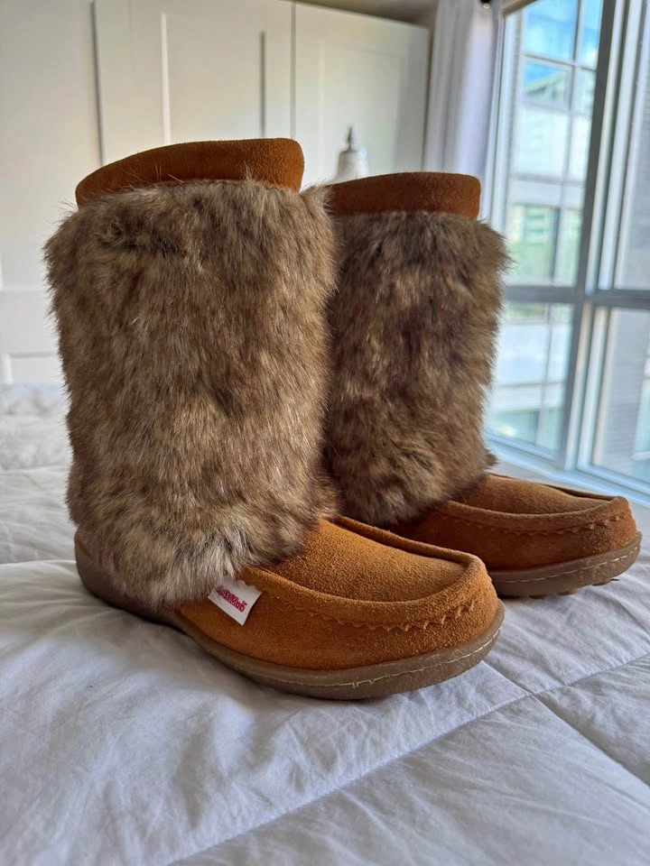 Ladies Brand New SoftMoc Winter Boots Size 8