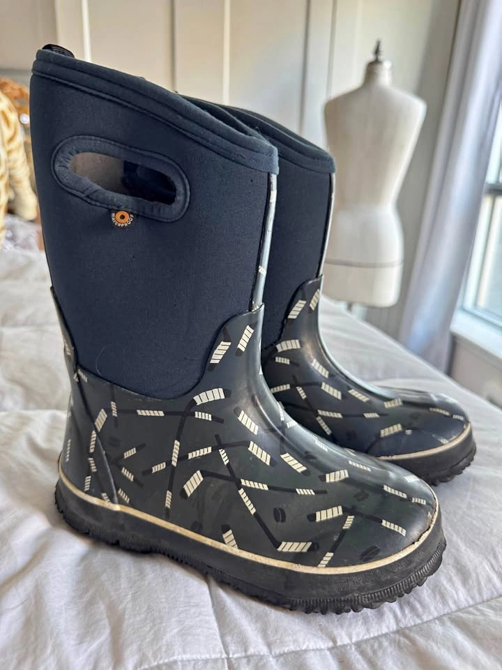 Kids Size 1 BOGS Winter Boots Rated for -30 Weather
