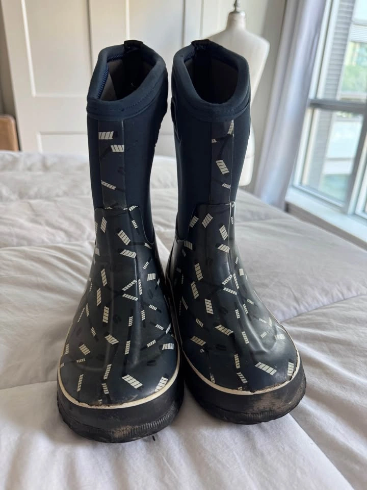 Kids Size 1 BOGS Winter Boots Rated for -30 Weather - photo 2