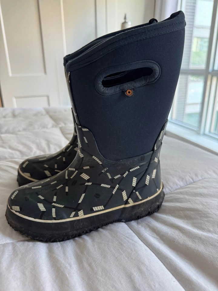 Kids Size 1 BOGS Winter Boots Rated for -30 Weather - photo 3