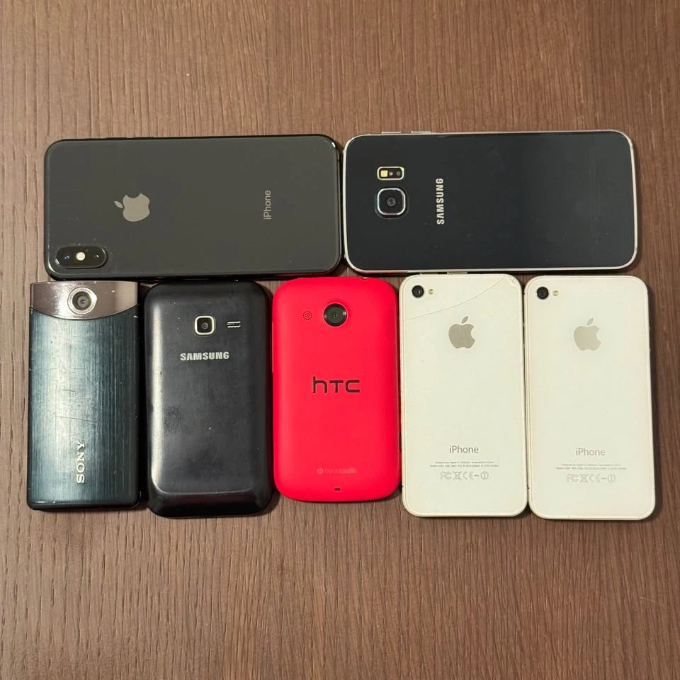 Bundle of Old Phones: iPhone, Samsung, Sony, HTC 🏈 - photo 2