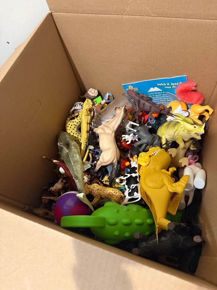 Barbie, Polly Pocket, and FurReal Friends, dolls of all kinds - photo 2