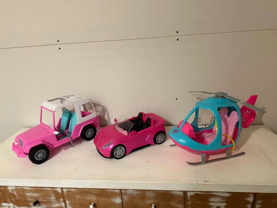 Barbie, Polly Pocket, and FurReal Friends, dolls of all kinds - photo 3