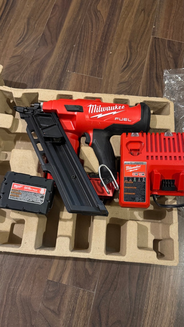 m18 fuel nail gun Milwaukee
