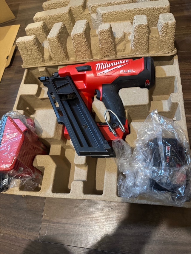 m18 fuel nail gun Milwaukee - photo 2