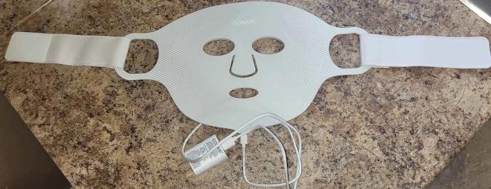 True Glow LED Light Therapy Face Mask - photo 3
