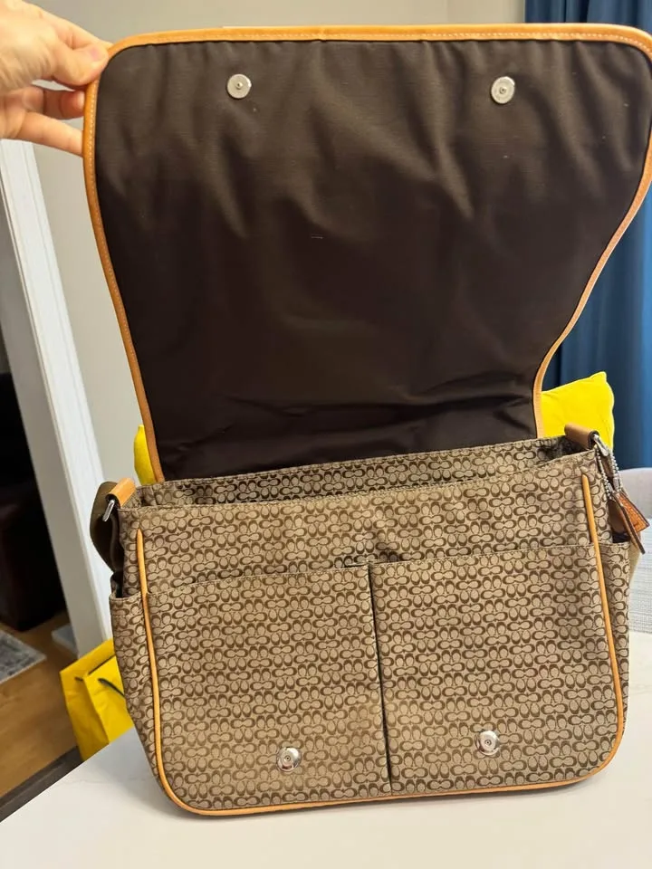 Coach Brand Brief / Laptop Bag image indicator(5)