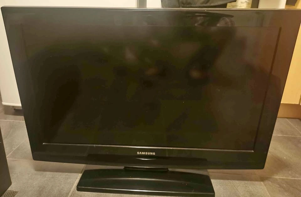 Samsung TV plus free universal remote