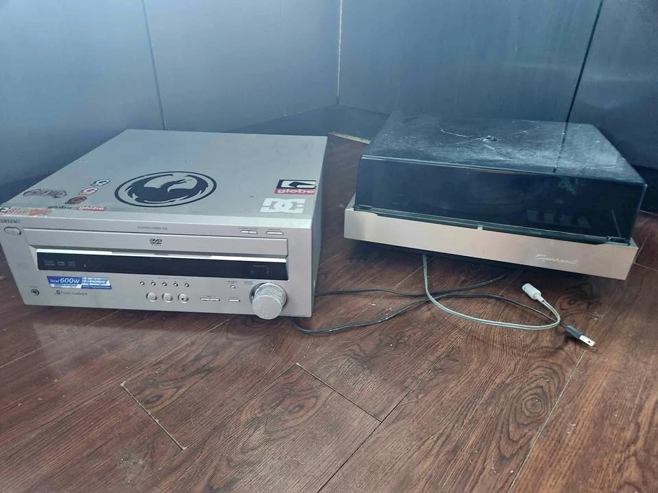 Audio Bundle: Sony 5-Disc DVD/CD Changer & Garrard Turntable 🏈