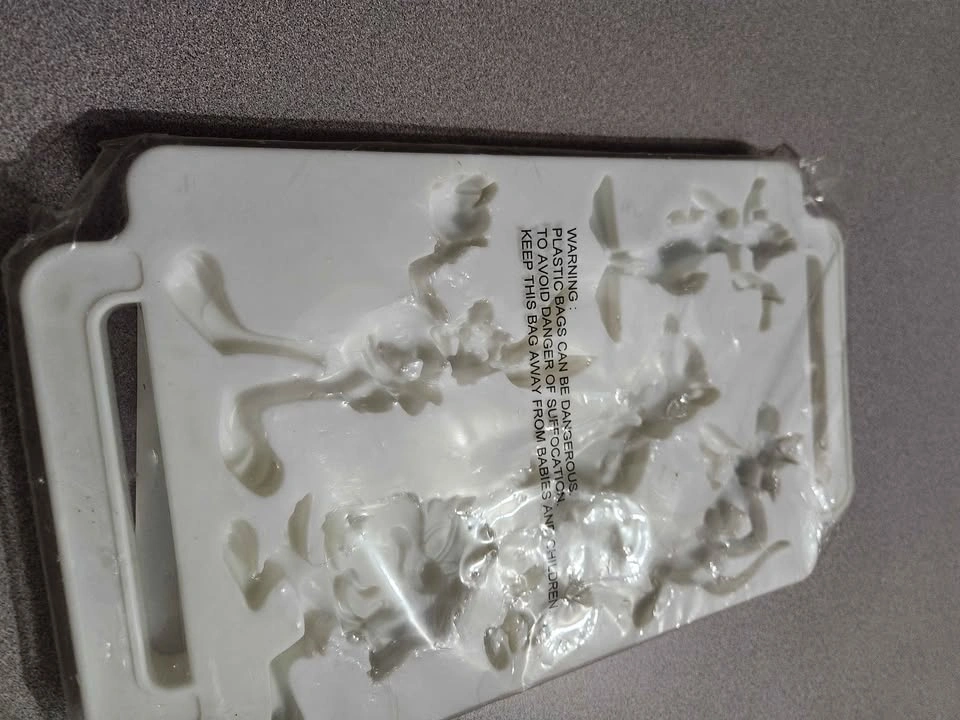 New Sealed LOONEY TUNES Gelatin Mold Tray 🏈 - photo 3