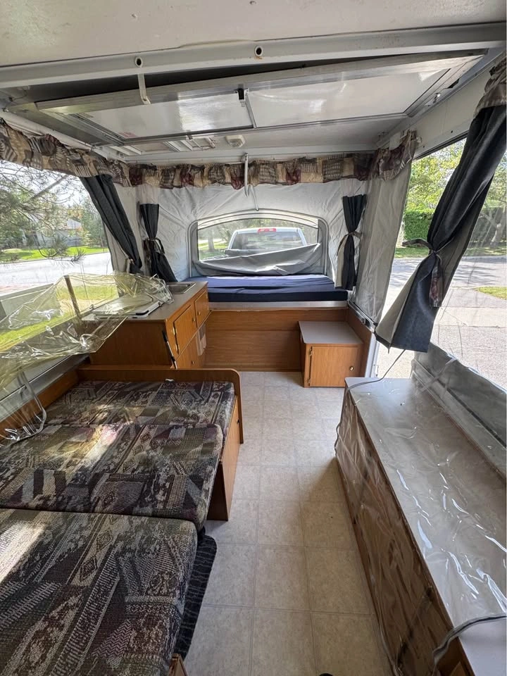 2004 Fleetwood Yuma pop-up trailer - photo 3