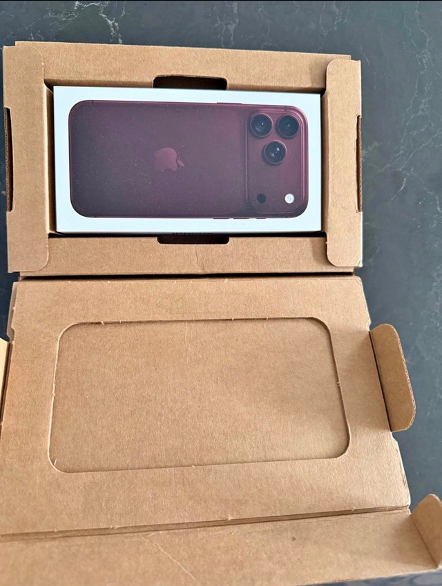 IPhone 18 Pro Max Unlocked BNIB Burgundy FIRM PRICE