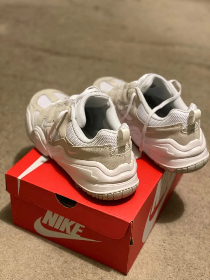 Nike Sneakers - Men's Size 10.5 (US) - New Authentic - photo 3