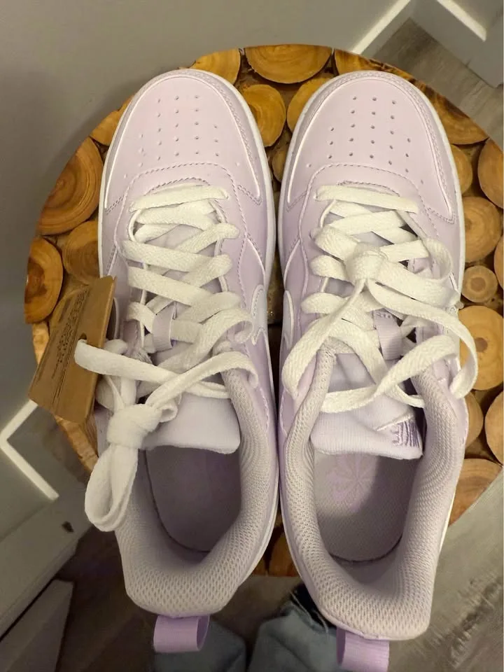 Lilac/Pink Nike court borough size 5y image indicator(3)