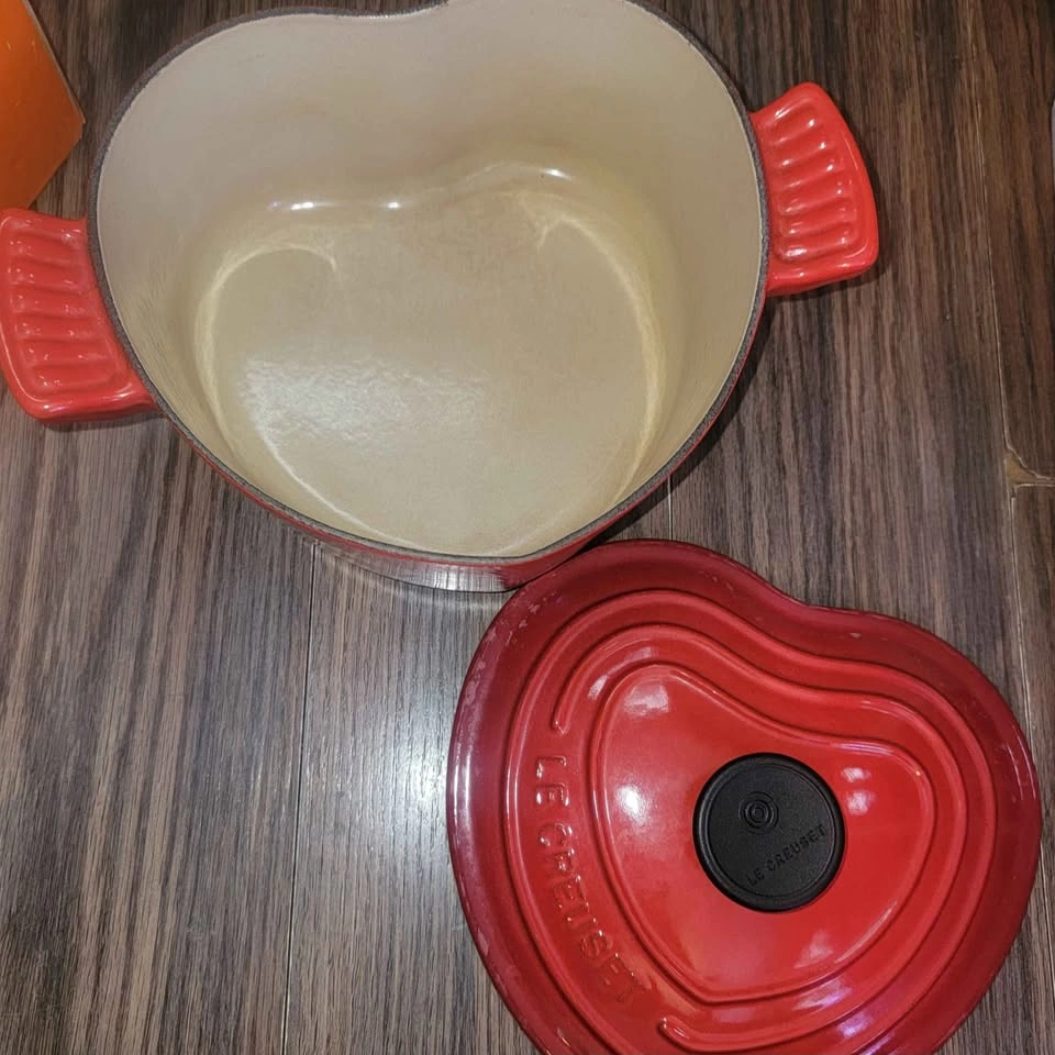 NEW! Vintage Le Creuset Heart Cast Iron Pan $240 - photo 2