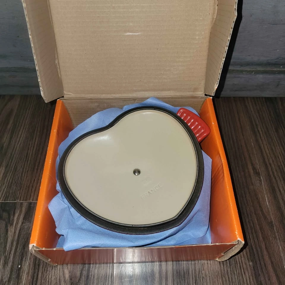 NEW! Vintage Le Creuset Heart Cast Iron Pan $240 - photo 3