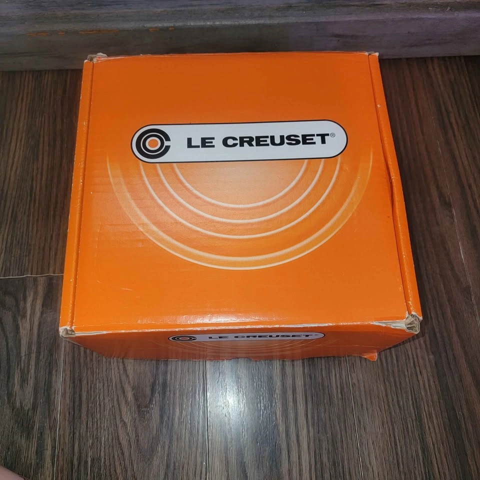 NEW! Vintage Le Creuset Heart Cast Iron Pan $240 - photo 4